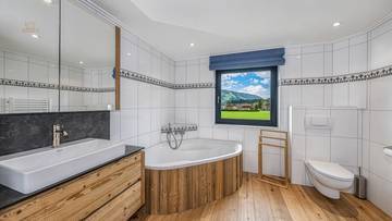 Thumbnail von Luxurious attic maisonette in sunny quiet location