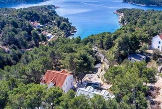 Charming house with sea view in a quiet bay, only 90 meters to the sea