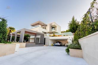 Thumbnail von Newly built luxury villa with heated infinity pool, elevator, and sea view