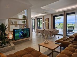 Thumbnail von Modern villa with pool in a quiet location