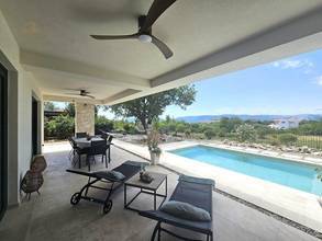 Thumbnail von Modern villa with pool in a quiet location