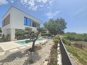 Thumbnail von Modern villa with pool in a quiet location