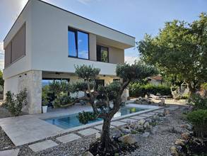 Thumbnail von Modern villa with pool in a quiet location