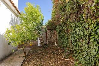 Thumbnail von House with two residential units, garden, and sea view just a few meters from the sea