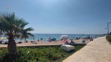 Thumbnail von Ground floor apartment in first line to the sea with terrace and garden