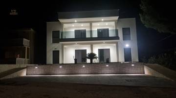 Thumbnail von Ground floor apartment in first line to the sea with terrace and garden
