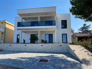 Thumbnail von Ground floor apartment in first line to the sea with terrace and garden