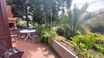 Large house with sea view, garden, and garage on four floors