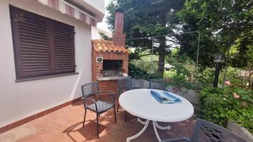 Thumbnail von Large house with sea view, garden, and garage on four floors