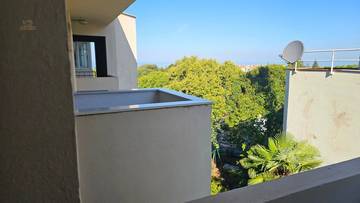 Apartment with gallery, sea view, and two terraces, only 300 meters to the beach
