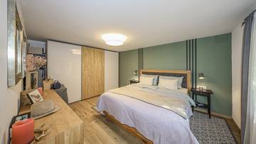 Thumbnail von Spacious multi-family house with 3 apartments