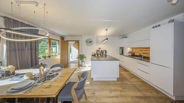 Thumbnail von Spacious multi-family house with 3 apartments