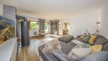 Thumbnail von Spacious multi-family house with 3 apartments