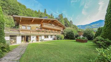 Thumbnail von Spacious multi-family house with 3 apartments
