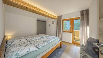Thumbnail von Spacious multi-family house with 3 apartments