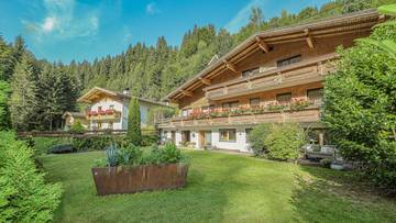 Thumbnail von Spacious multi-family house with 3 apartments
