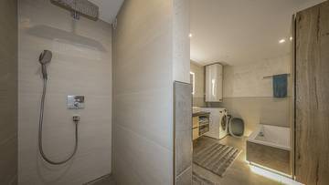 Thumbnail von Spacious multi-family house with 3 apartments