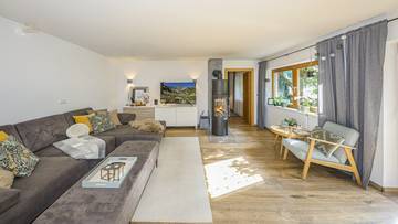 Thumbnail von Spacious multi-family house with 3 apartments