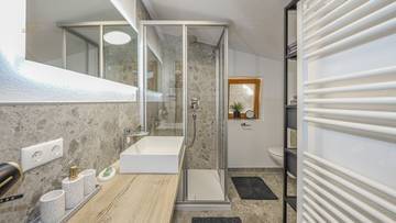 Thumbnail von Spacious multi-family house with 3 apartments