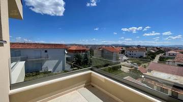 Thumbnail von Newly built penthouse with panoramic views of the sea and city, elevator, and two parking spaces.
