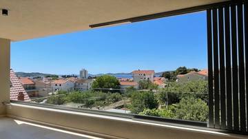 Thumbnail von Newly built penthouse with panoramic views of the sea and city, elevator, and two parking spaces.
