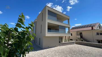 Thumbnail von Newly built penthouse with panoramic views of the sea and city, elevator, and two parking spaces.