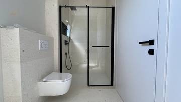 Thumbnail von Newly built penthouse with panoramic views of the sea and city, elevator, and two parking spaces.