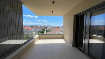 Thumbnail von Newly built penthouse with panoramic views of the sea and city, elevator, and two parking spaces.