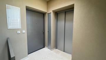 Thumbnail von Newly built penthouse with panoramic views of the sea and city, elevator, and two parking spaces.