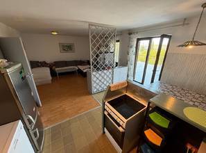Thumbnail von Semi-detached house with two apartments, two garages, and sea view