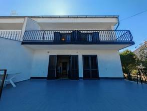 Thumbnail von Semi-detached house with two apartments, two garages, and sea view