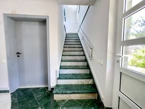 Thumbnail von Spacious villa with swimming pool, private tennis court, and sea view