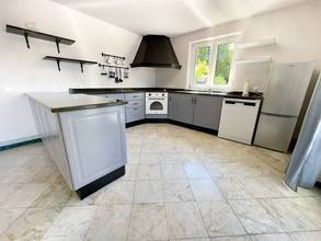 Thumbnail von Spacious villa with swimming pool, private tennis court, and sea view