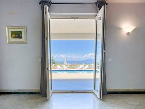 Thumbnail von Spacious villa with swimming pool, private tennis court, and sea view