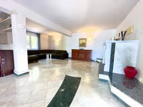 Thumbnail von Spacious villa with swimming pool, private tennis court, and sea view