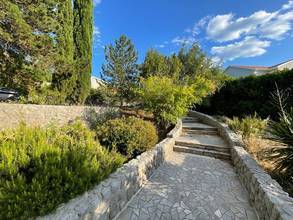 Thumbnail von Spacious villa with swimming pool, private tennis court, and sea view
