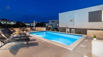 Thumbnail von Modern apartment with sea view and heated communal pool