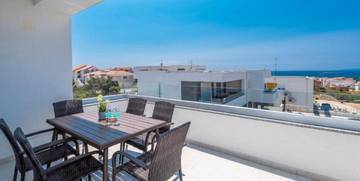 Thumbnail von Modern apartment with sea view and heated communal pool