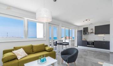 Thumbnail von Modern apartment with sea view and heated communal pool