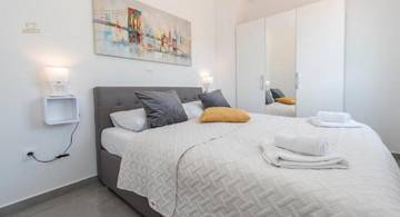Thumbnail von Modern apartment with sea view and heated communal pool