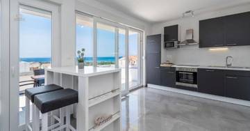 Thumbnail von Modern apartment with sea view and heated communal pool