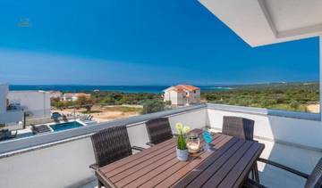 Thumbnail von Modern apartment with sea view and heated communal pool