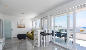 Thumbnail von Modern apartment with sea view and heated communal pool