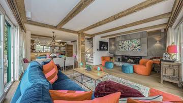 Exclusive corner house in sunny peaceful location