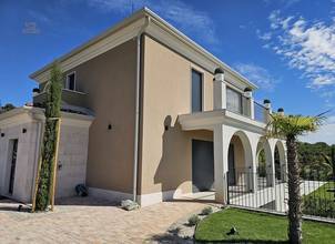 Thumbnail von Luxurious new build villa with pool, sauna, and panoramic sea view