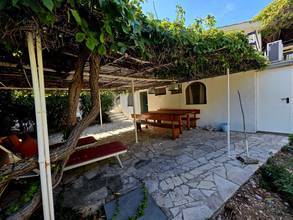 Thumbnail von Mediterranean house with two residential units and a large garden, only 35 meters from the beach