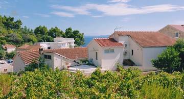 Thumbnail von Mediterranean house with two residential units and a large garden, only 35 meters from the beach