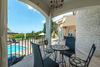 Thumbnail von Charming villa with swimming pool and sea view