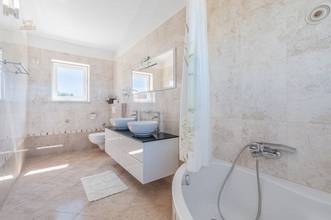 Thumbnail von Charming villa with swimming pool and sea view