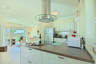Thumbnail von Charming villa with swimming pool and sea view